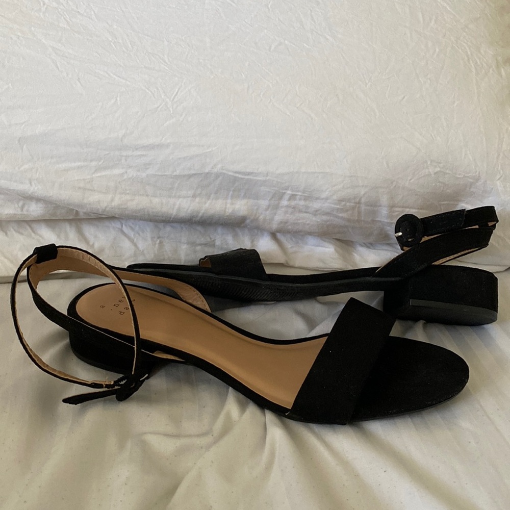 Black strapped short heel Sandal, Size 9
